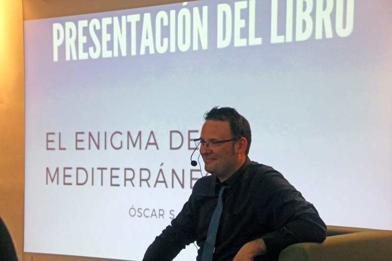 Óscar Cortina presenta su nueva novela: "El enigma del mediterráneo"